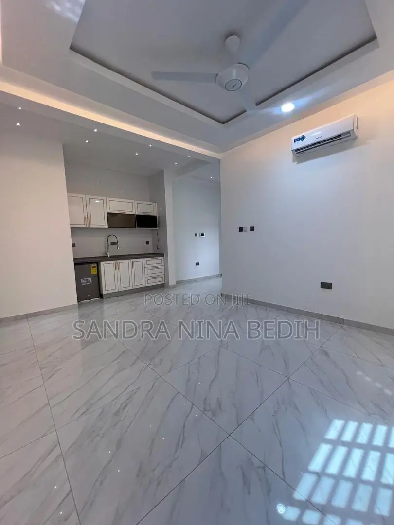 4bdrm House in Lakeside Estate for sale