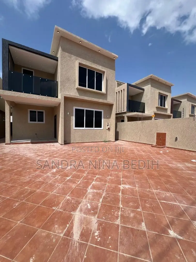 4bdrm House in Lakeside Estate for sale
