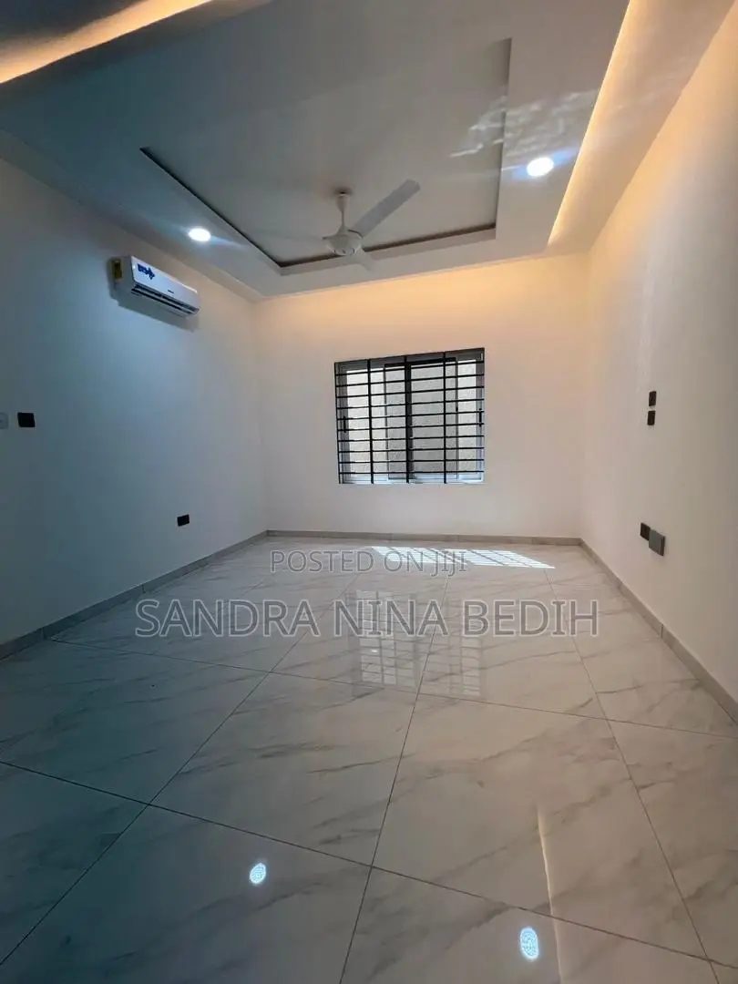 4bdrm House in Lakeside Estate for sale