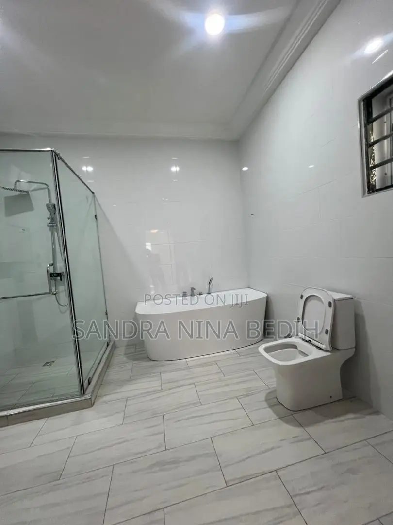 4bdrm House in Lakeside Estate for sale