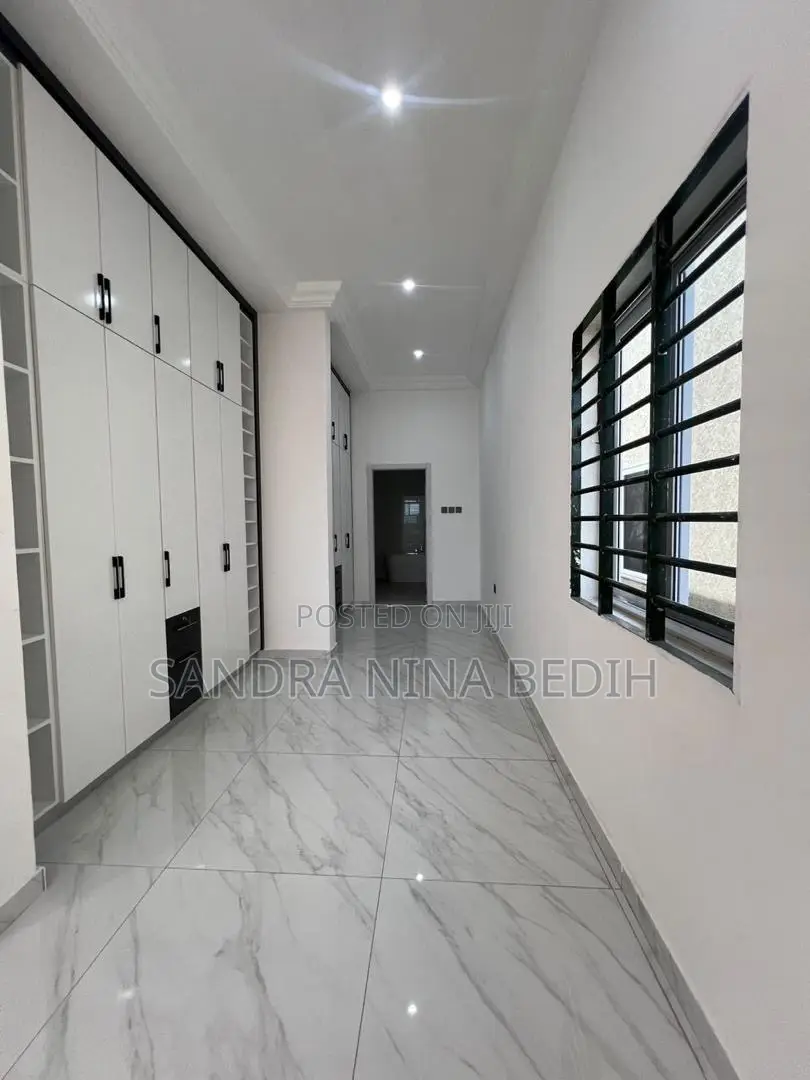 4bdrm House in Lakeside Estate for sale