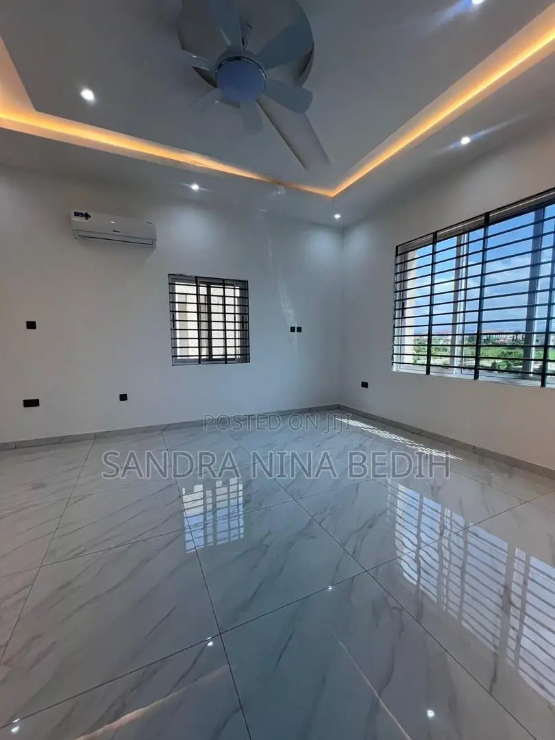 4bdrm House in Lakeside Estate for sale