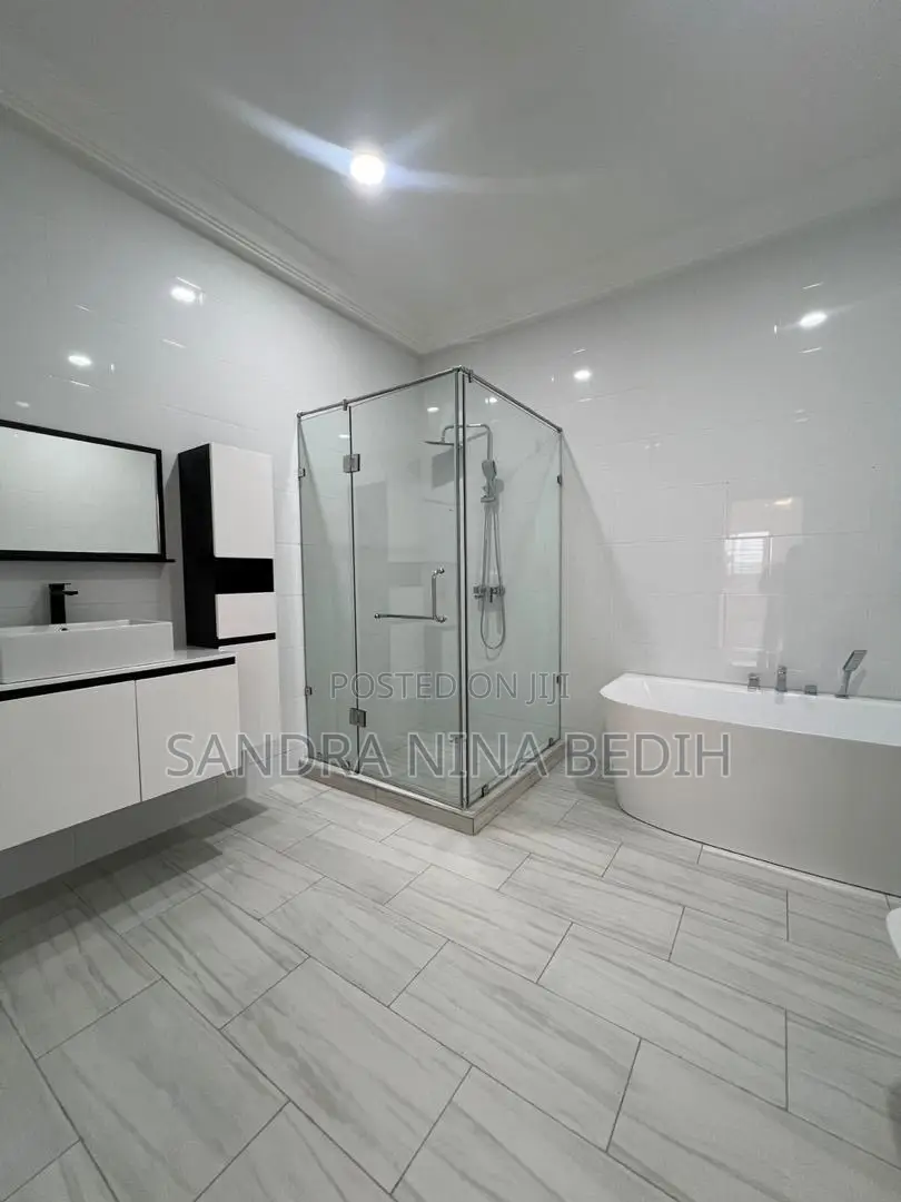 4bdrm House in Lakeside Estate for sale