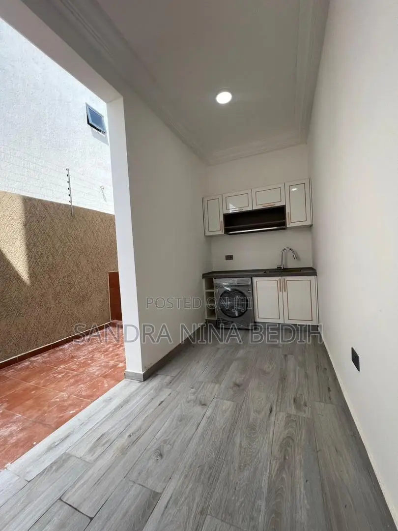4bdrm House in Lakeside Estate for sale