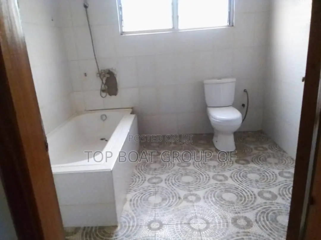 Furnished 6bdrm House in Sokoban Wood Village, Kumasi Metropolitan