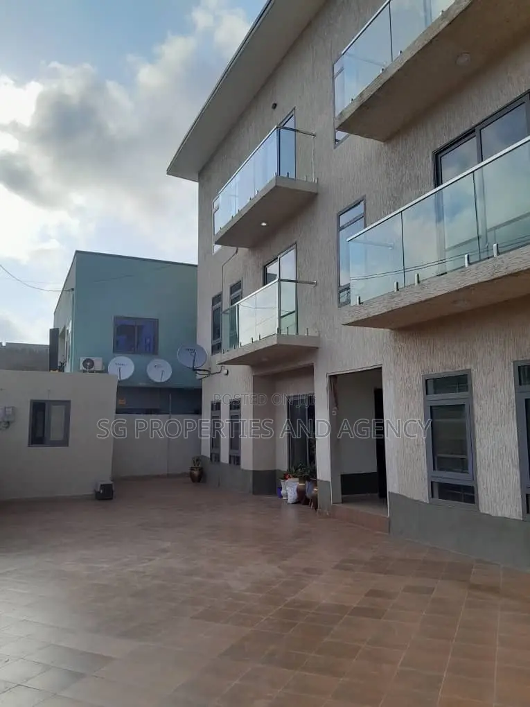 2bdrm Apartment in East Airport, Spintex for rent