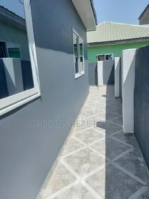 3bdrm Mansion in De-Icons Real Estate, Awutu Senya East Municipal