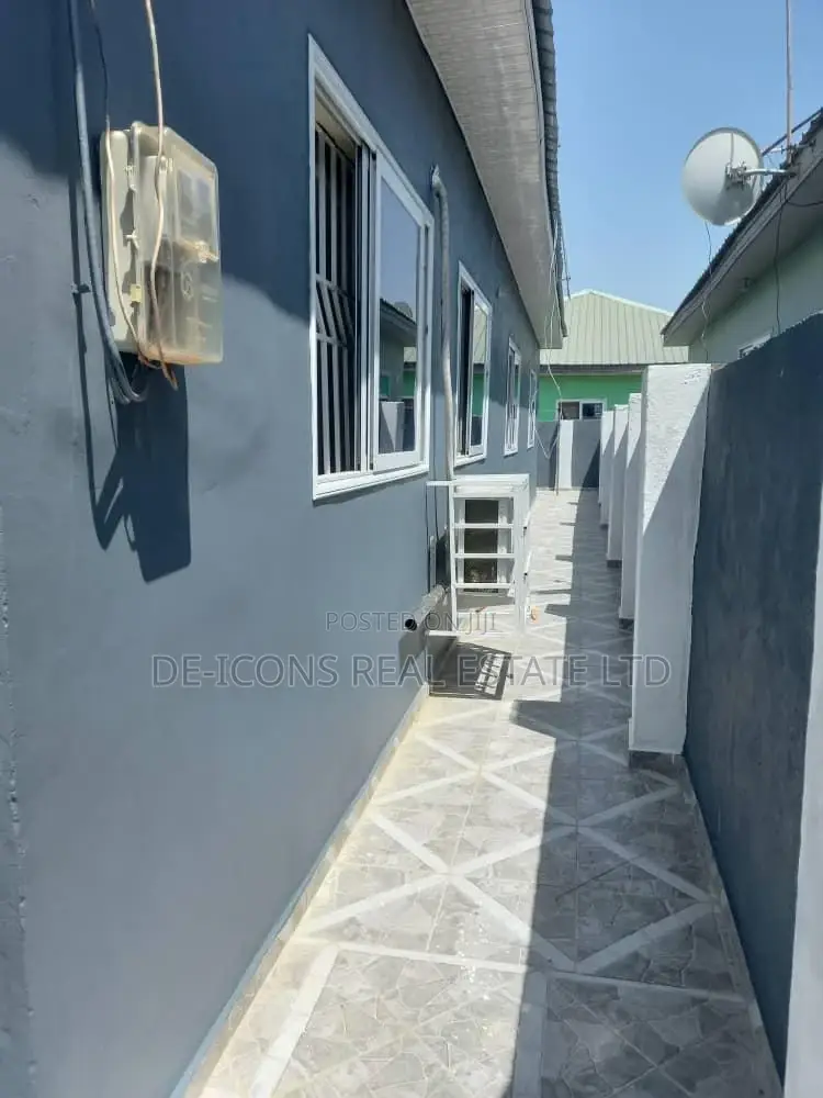 3bdrm Mansion in De-Icons Real Estate, Awutu Senya East Municipal