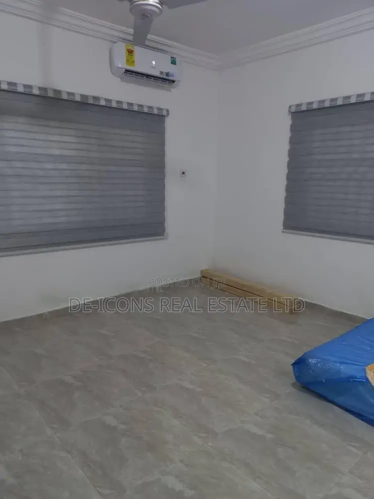 3bdrm Mansion in De-Icons Real Estate, Awutu Senya East Municipal