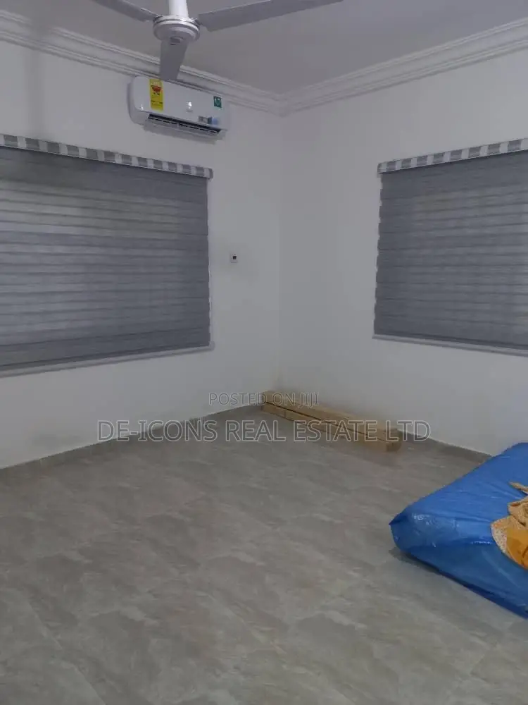 3bdrm Mansion in De-Icons Real Estate, Awutu Senya East Municipal