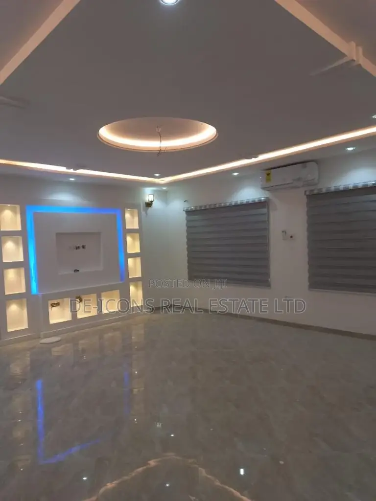 3bdrm Mansion in De-Icons Real Estate, Awutu Senya East Municipal
