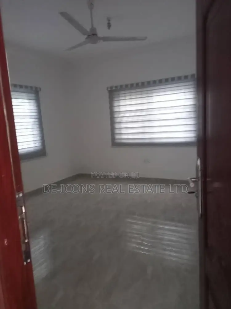 3bdrm Mansion in De-Icons Real Estate, Awutu Senya East Municipal