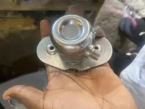BMW F10 F30 F32 Engine High Pressure Pump 4C Cylinder