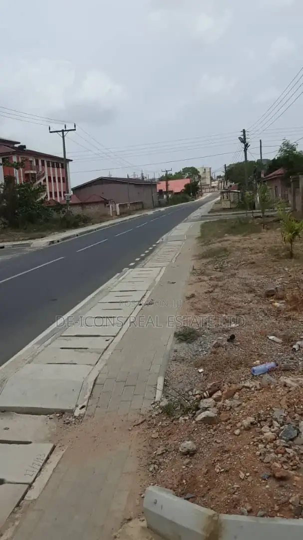 3bdrm Mansion in De-Icons Real Estate, Awutu Senya East Municipal