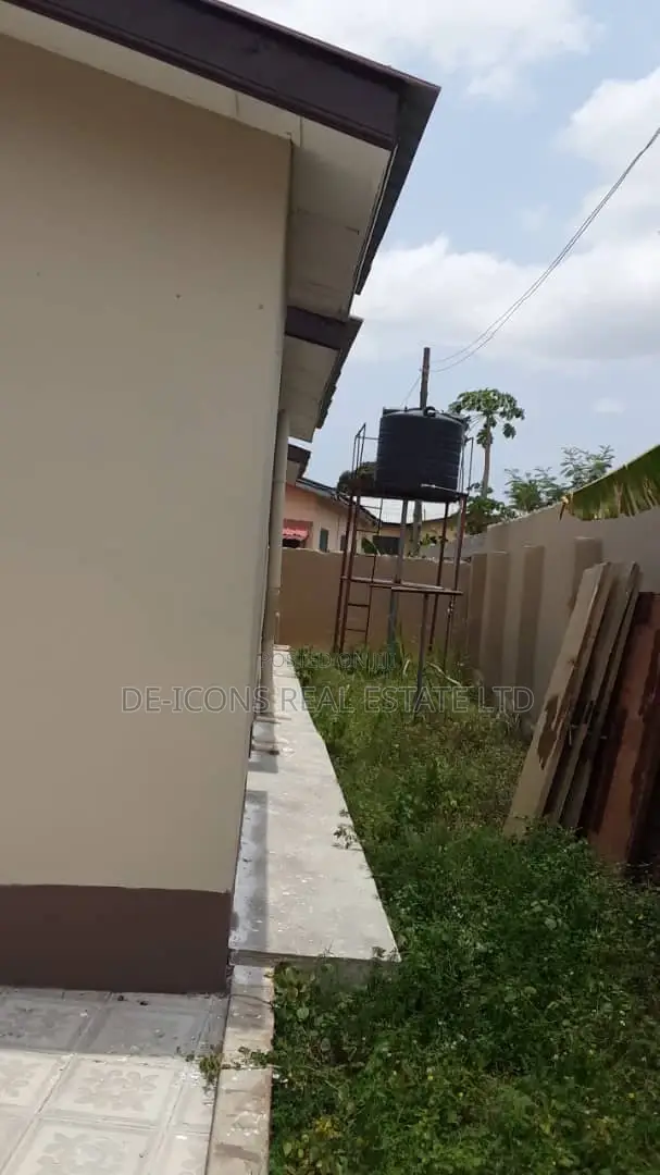 3bdrm Mansion in De-Icons Real Estate, Awutu Senya East Municipal