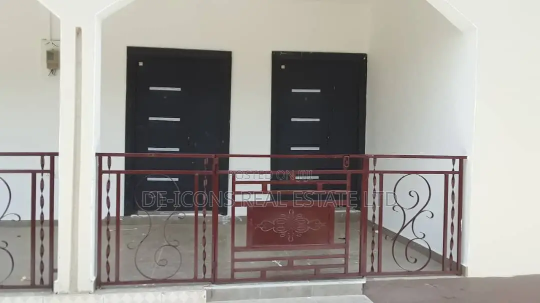 3bdrm Mansion in De-Icons Real Estate, Awutu Senya East Municipal