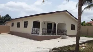 3bdrm Mansion in De-Icons Real Estate, Awutu Senya East Municipal