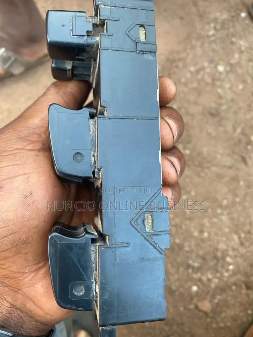 Toyota Camry (Spider) 2013 Master Door Controls