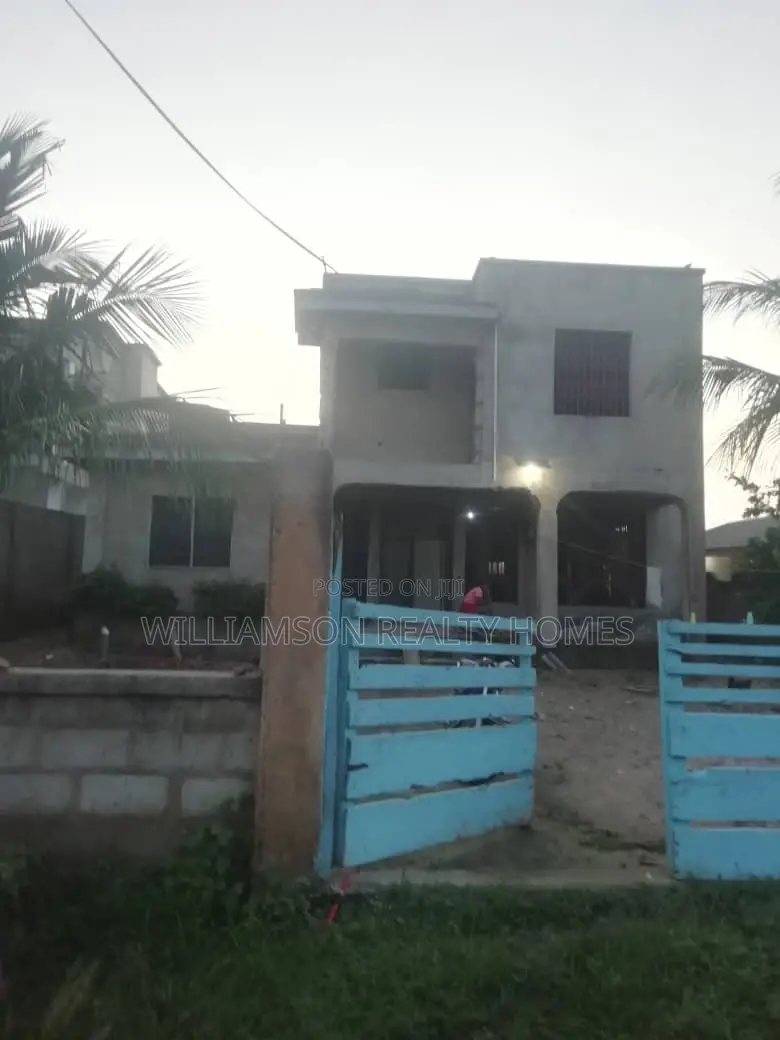 Uncompleted 4bedrooms Duplex Hse for Sale at Borteyman