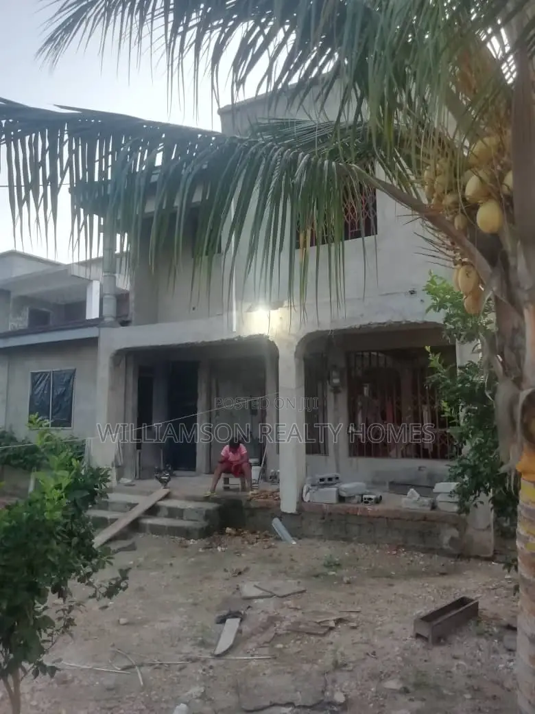 Uncompleted 4bedrooms Duplex Hse for Sale at Borteyman
