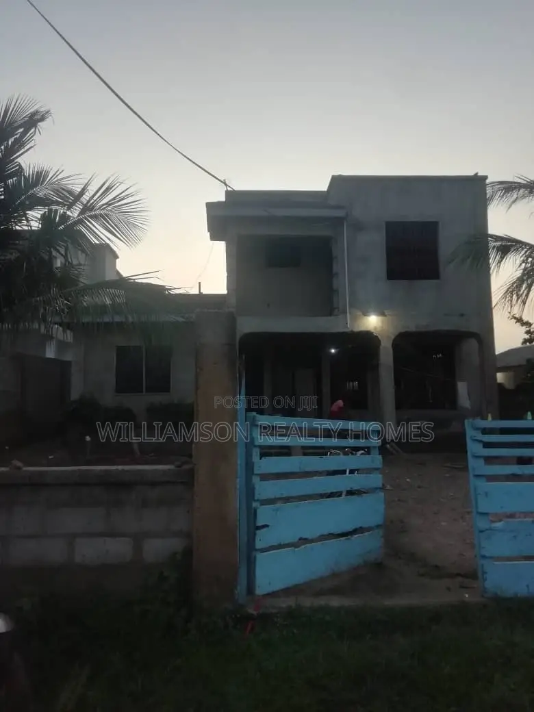 Uncompleted 4bedrooms Duplex Hse for Sale at Borteyman