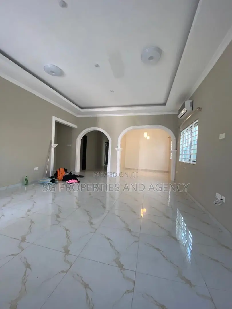 3bdrm House in Ecobank, Spintex for rent