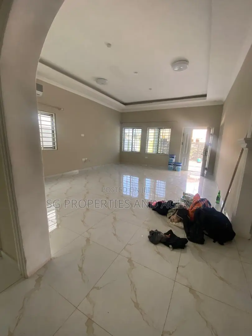 3bdrm House in Ecobank, Spintex for rent