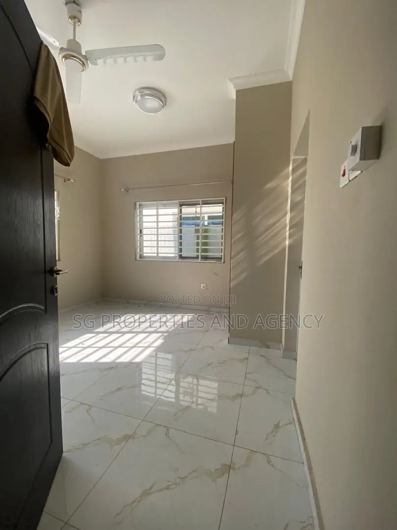 3bdrm House in Ecobank, Spintex for rent