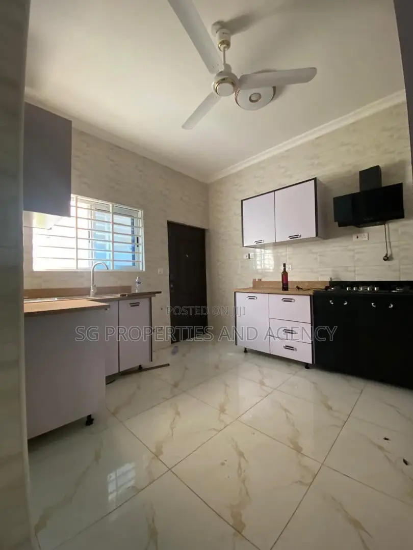 3bdrm House in Ecobank, Spintex for rent