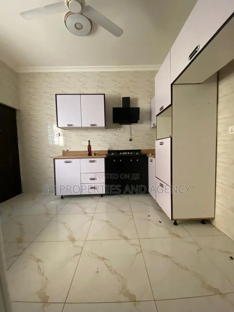 3bdrm House in Ecobank, Spintex for rent