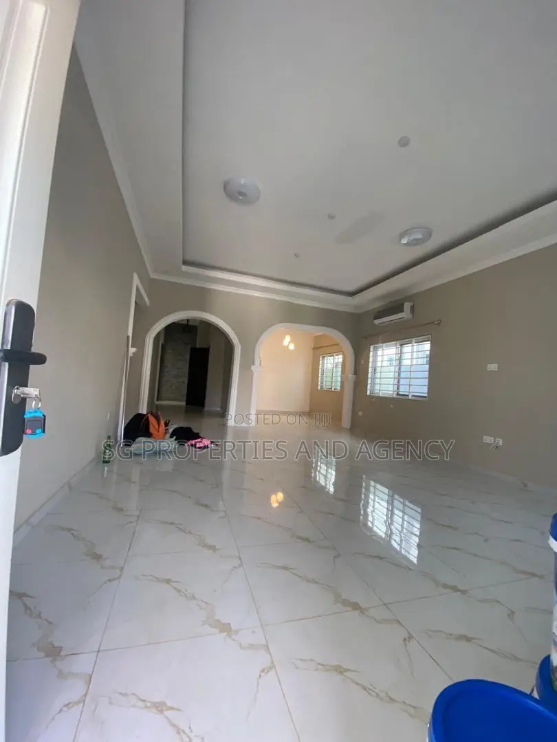3bdrm House in Ecobank, Spintex for rent