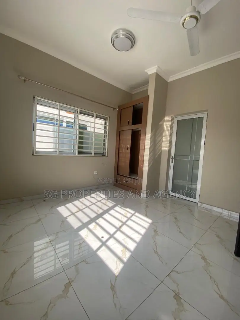 3bdrm House in Ecobank, Spintex for rent