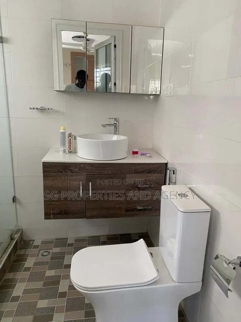 3bdrm House in Ecobank, Spintex for rent