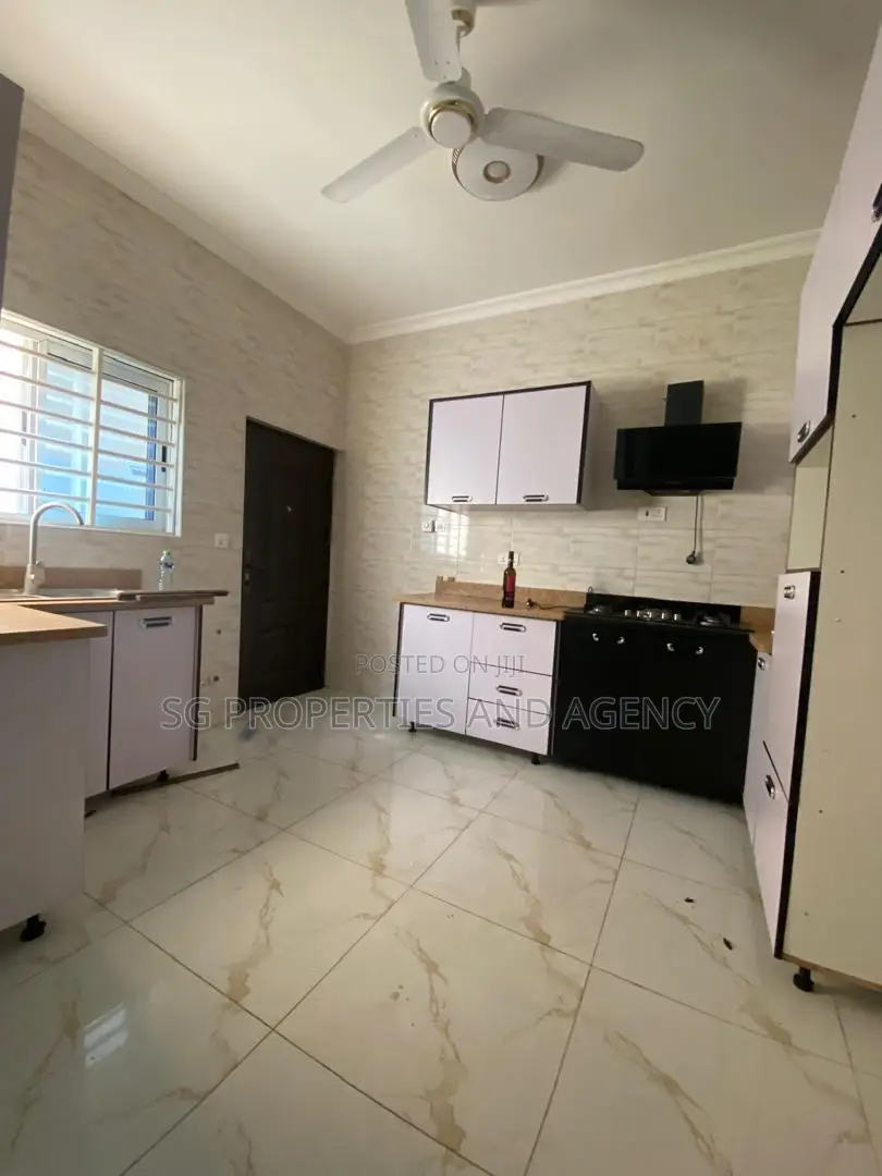 3bdrm House in Ecobank, Spintex for rent