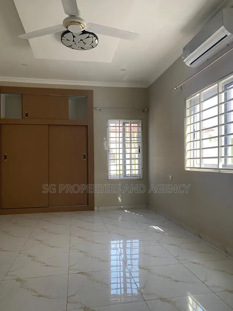 3bdrm House in Ecobank, Spintex for rent