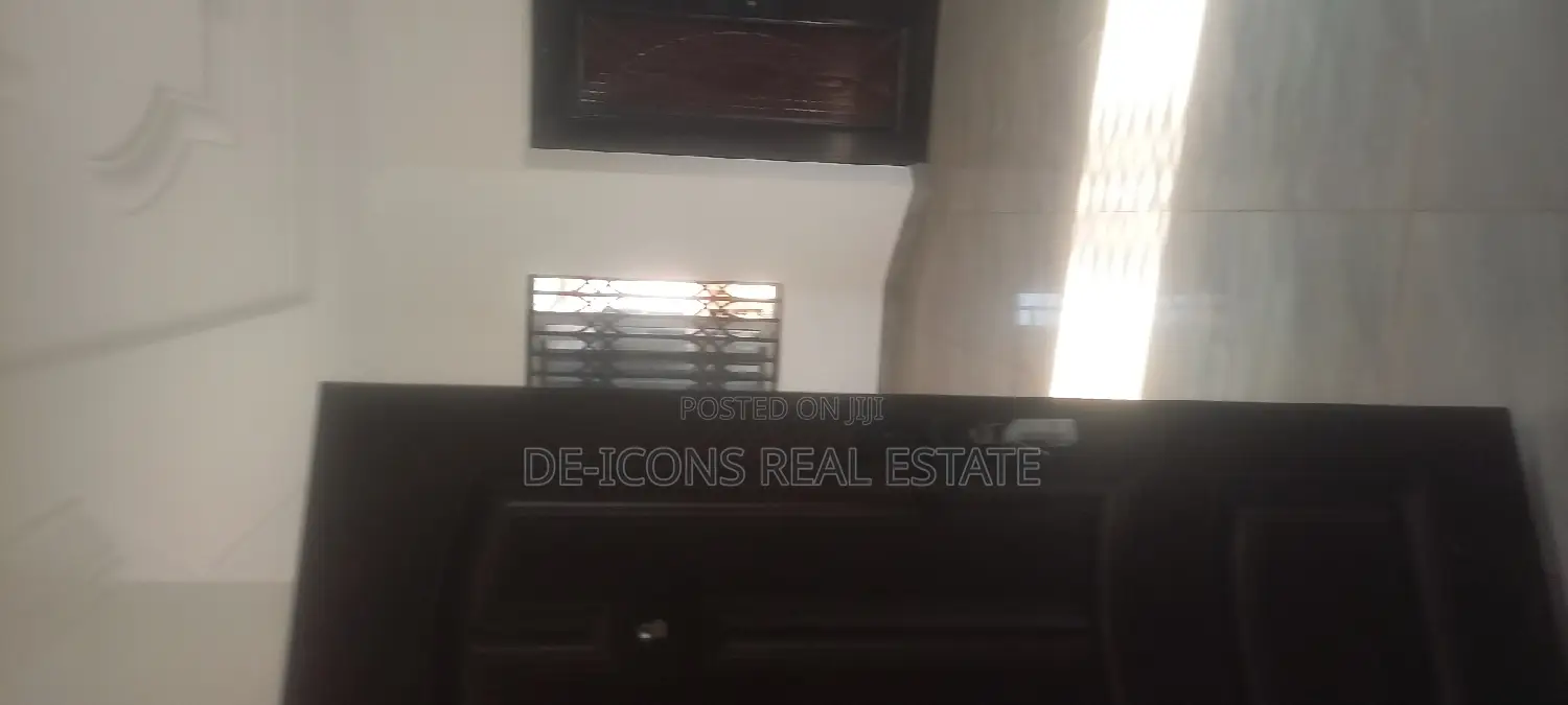 1bdrm Duplex in De-Icons Real Estate, Awutu Senya East Municipal