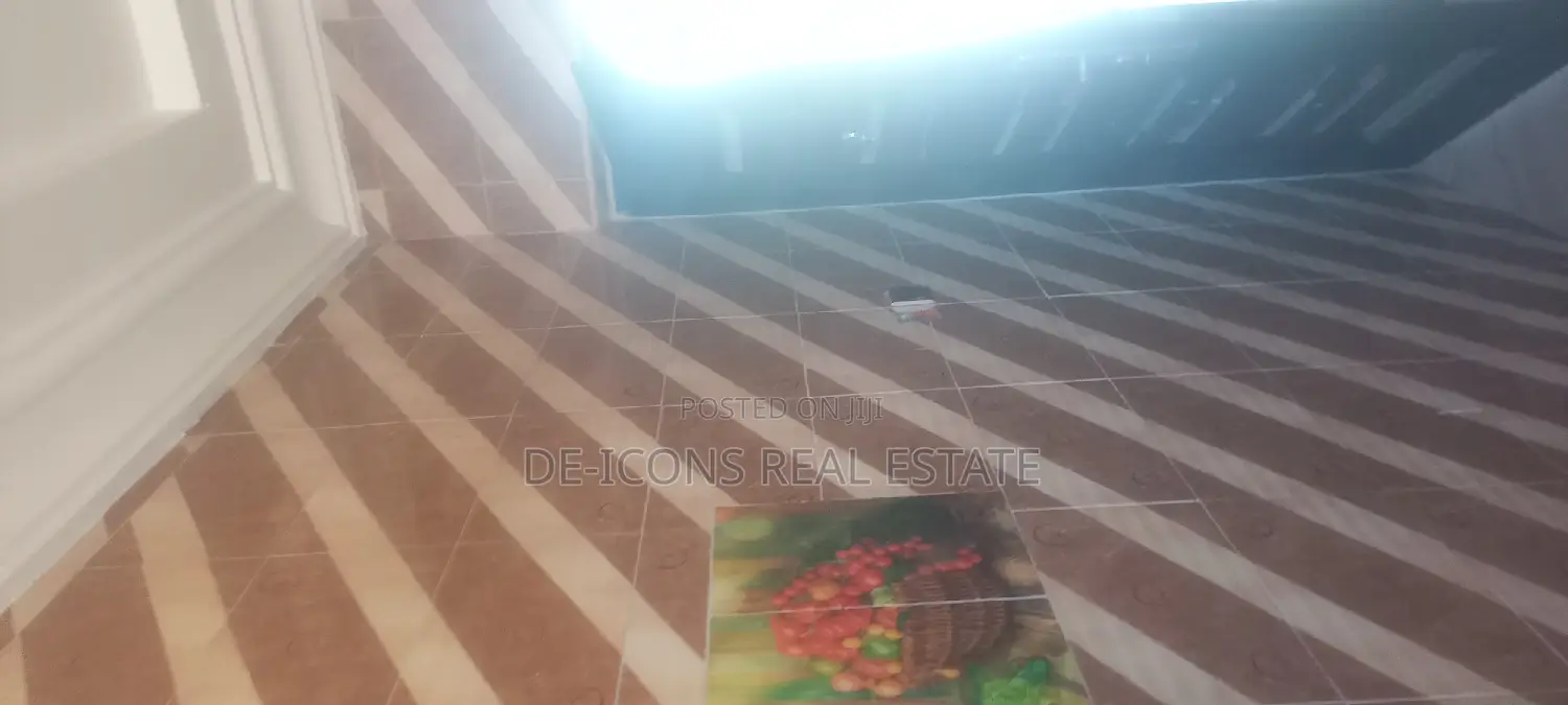 1bdrm Duplex in De-Icons Real Estate, Awutu Senya East Municipal