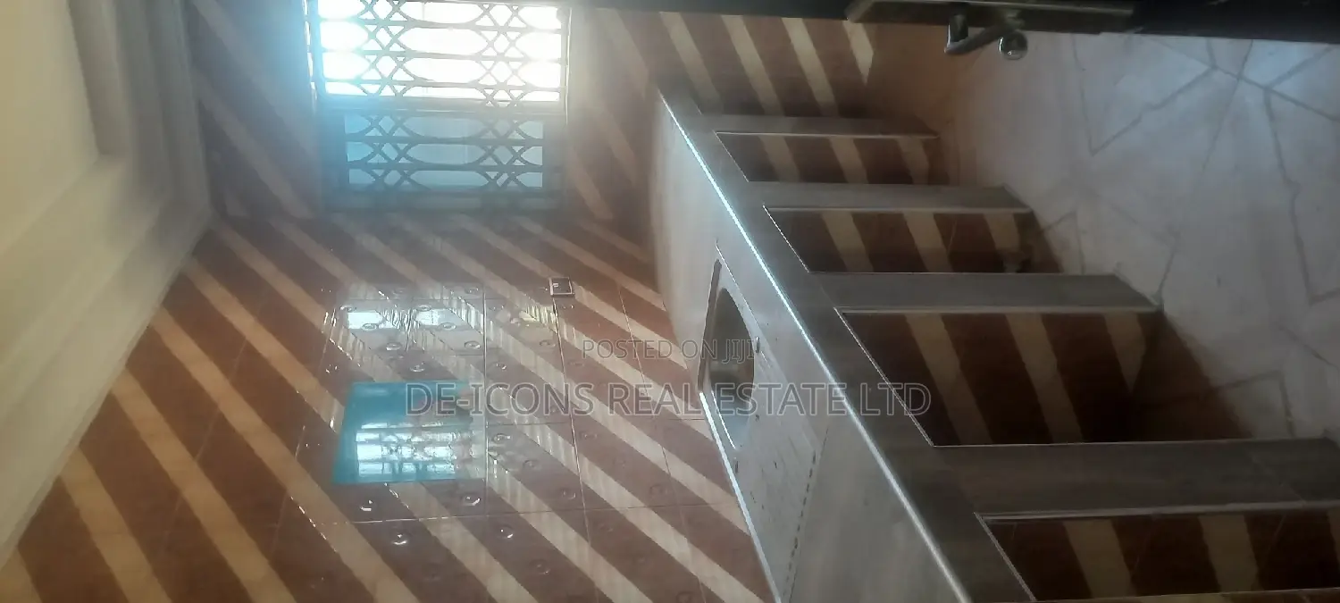 1bdrm Duplex in De-Icons Real Estate, Awutu Senya East Municipal