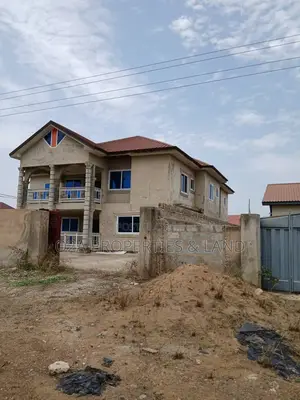 9bdrm House in Kasoa Amanfro, Awutu Senya East Municipal for sale