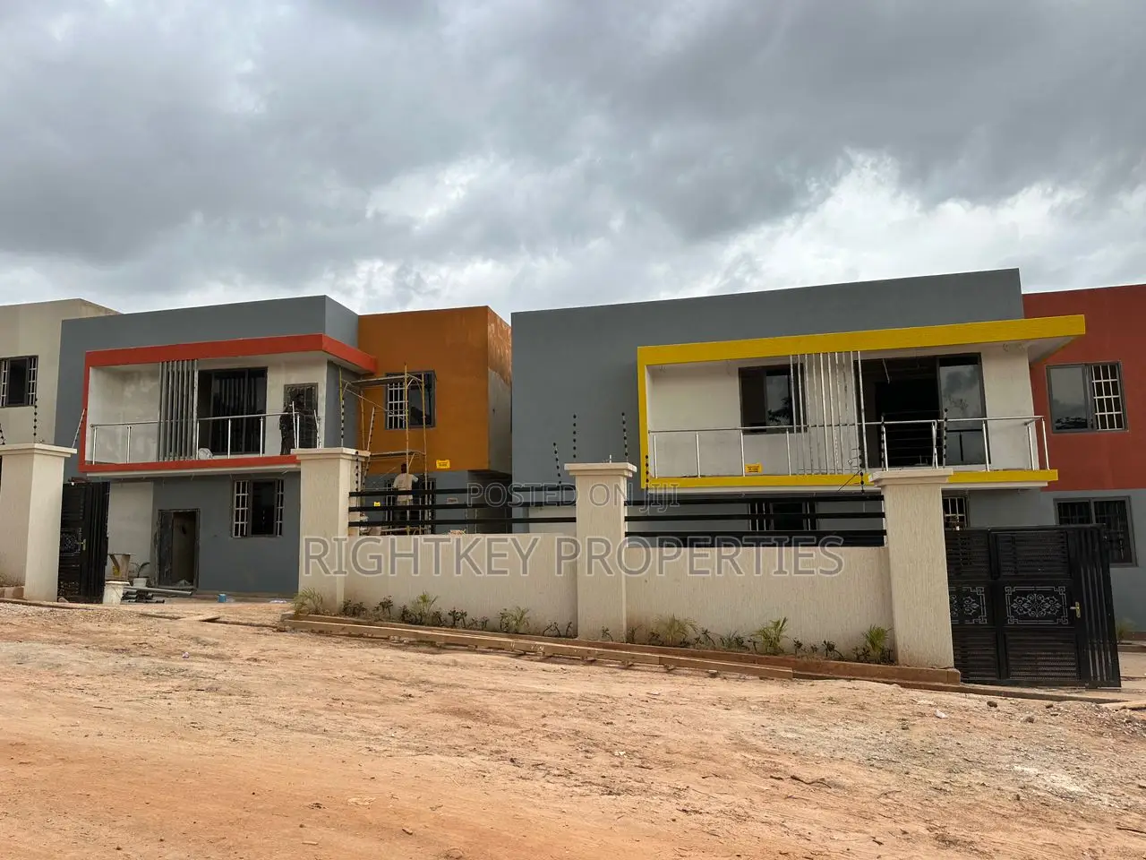 4bdrm Duplex in Rightkey, Kumasi Metropolitan for sale