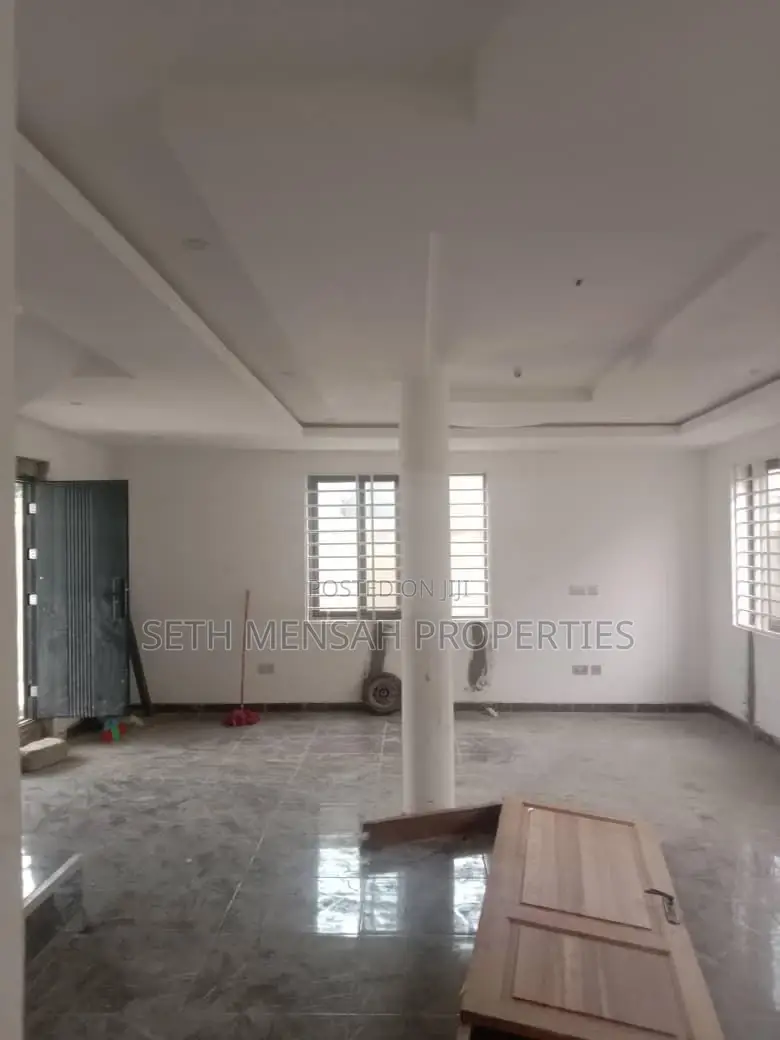4bdrm House in Skm, Achimota for sale