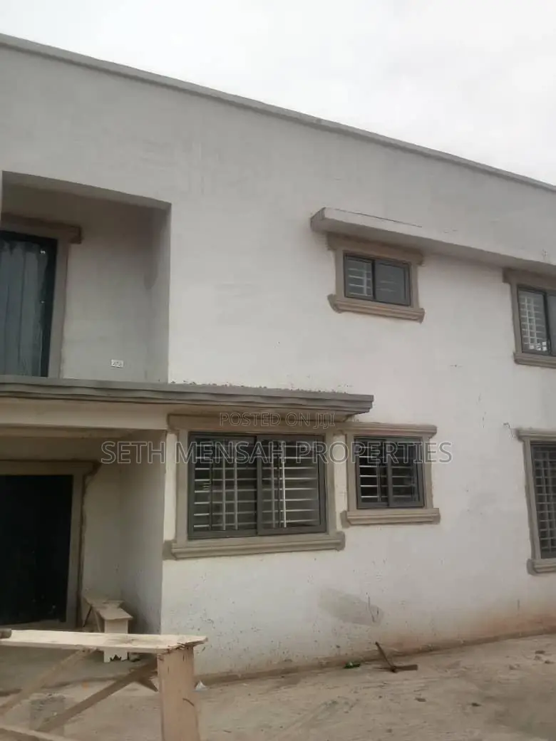 4bdrm House in Skm, Achimota for sale