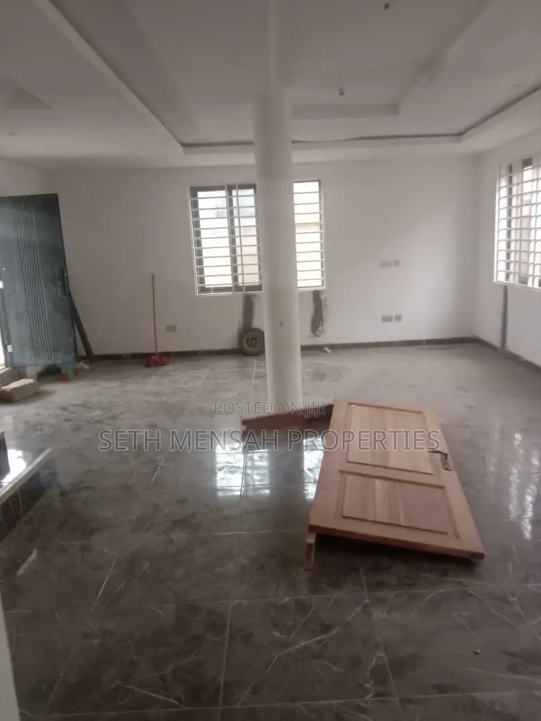 4bdrm House in Skm, Achimota for sale