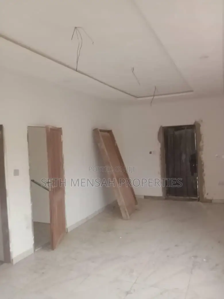 4bdrm House in Skm, Achimota for sale