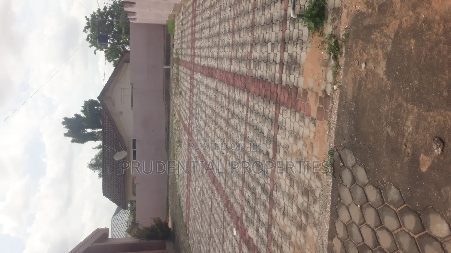 8bdrm House in West Legon for rent