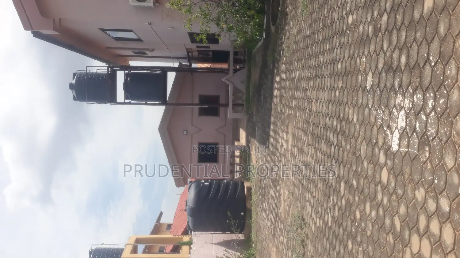7bdrm House in West Legon for rent