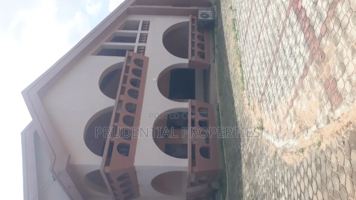 7bdrm House in West Legon for rent
