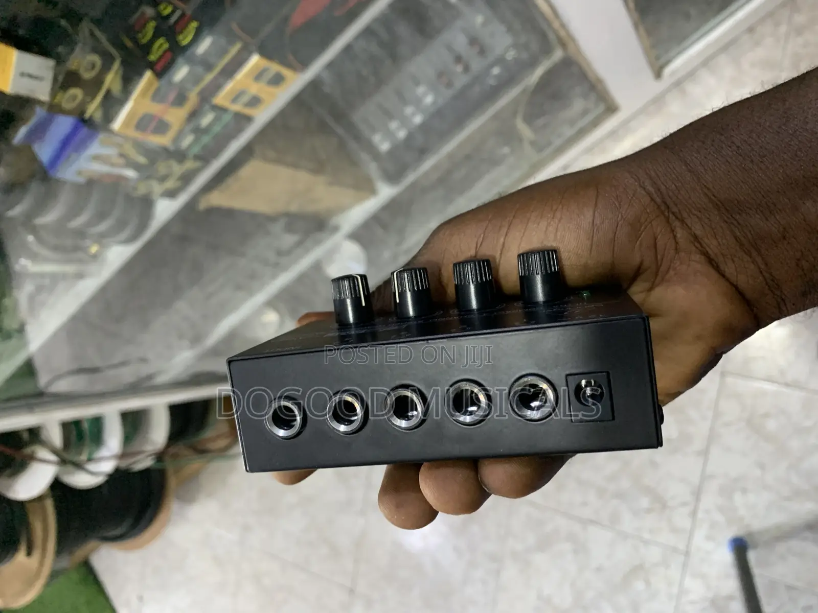 Behringer HA-400 Ultra Compact 4-Channel Headphone Amplifier