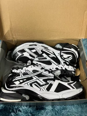 Photo - Balenciaga Runners