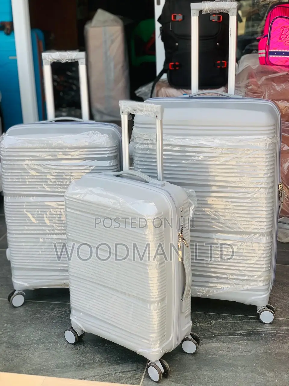 3 Set Traveling Bag/ Luggage Bags
